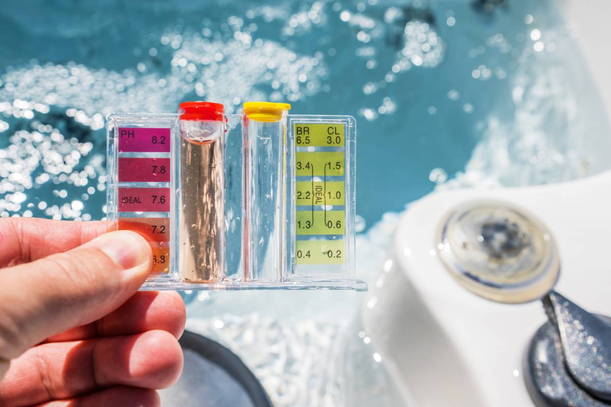 testing-kit-for-spa-water-balance-close-up-2026-03-24-09-05-00-utc